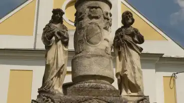 Pornoapati Szentharomsag Szobor