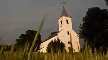 Pusztaszemes Katolikus Templom 01