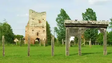 Pusztavacs Templomrom 2