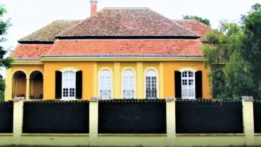 Sajtoskal Losonczy Kastely