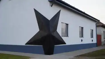 Szank Buszkesegpont 1