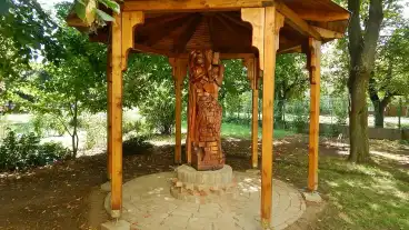 Szegvar Szentharomsag Szobor