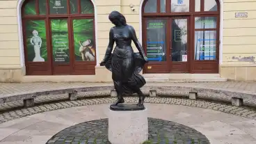 Szekesfehervar Tancosno Szobor