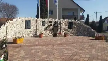 Szentlorinckata Kossuth Szobor