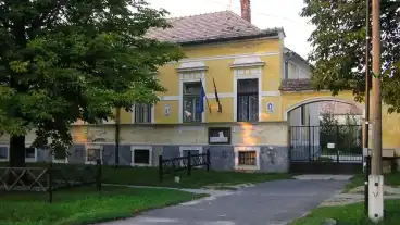 Szergeny Geist Kuria