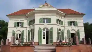 Tata Esterhazy Kiskastely 1