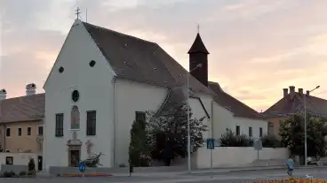 Tata Kapucinus Templom