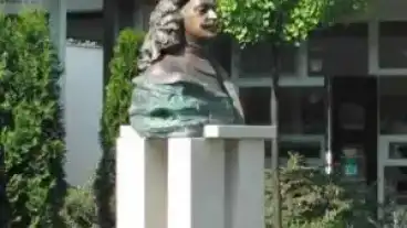 Tatabanya Rakoczi Szobor