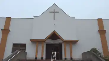 Tatabanya Szt Erzsebet Templom 01