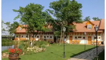 Tiszaszolos Szolofarm 1