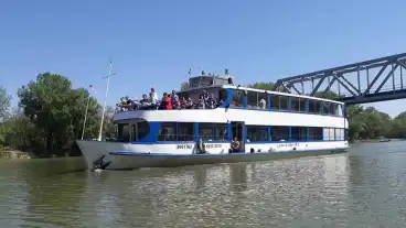 Tokaj Tiszai Hajokirandulas