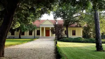 Vacduka Latinovits Bottlik Kastely