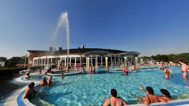 Vasarosnameny Szilva Furdo 01