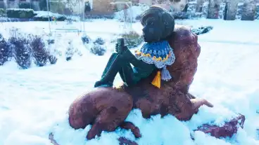 Veszprem Kolodko Lonora Es Az Oroszlan Miniszobor 1