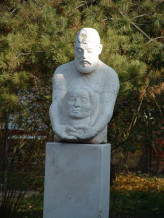 Bekesszentandras-Mladonyiczky-szobor.jpg