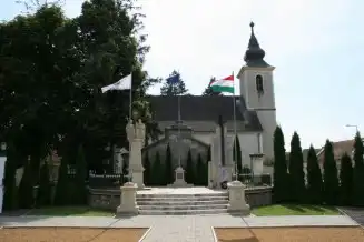 Kirandulastervezo-Hidvegardo-Katolikus-templom.webp
